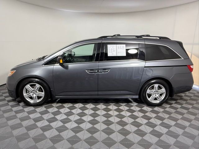 2013 Honda Odyssey Touring photo 3