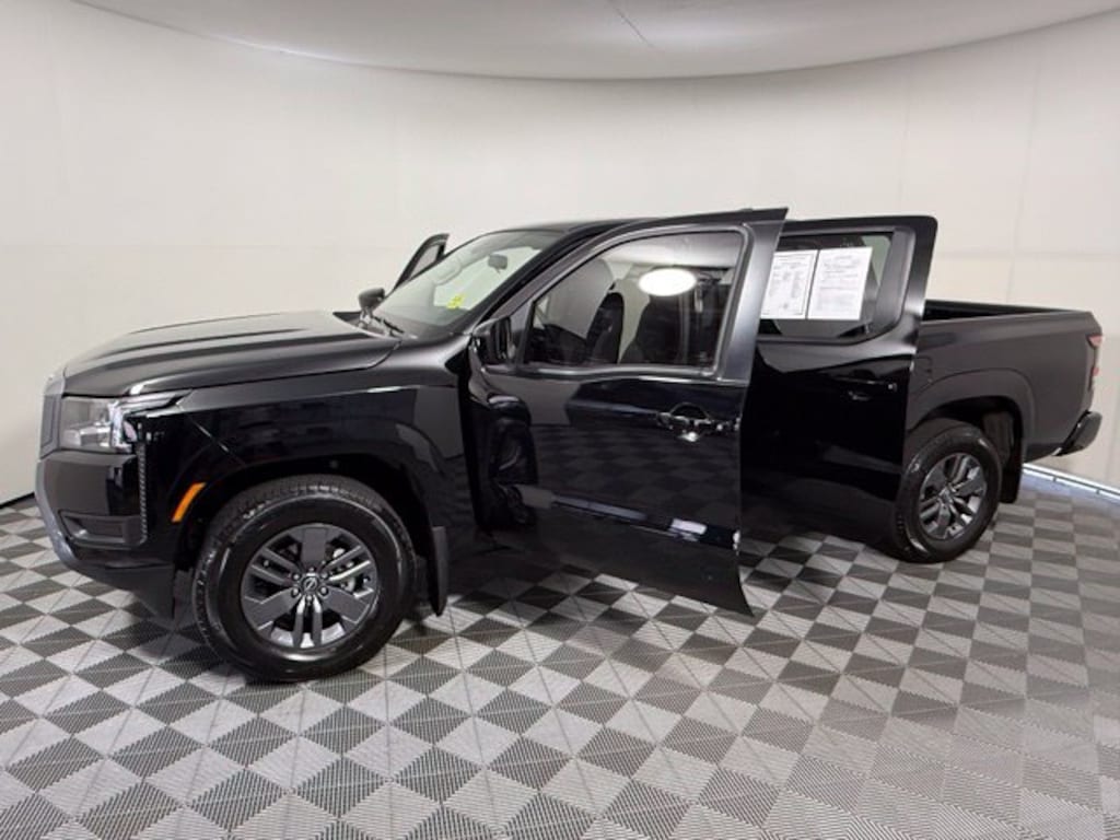 Used 2025 Nissan Frontier SV Truck Crew Cab