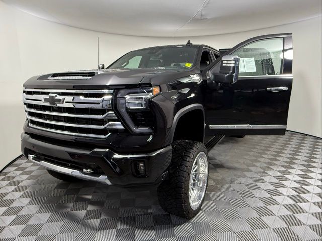 2024 Chevrolet Silverado 2500HD High Country photo 2