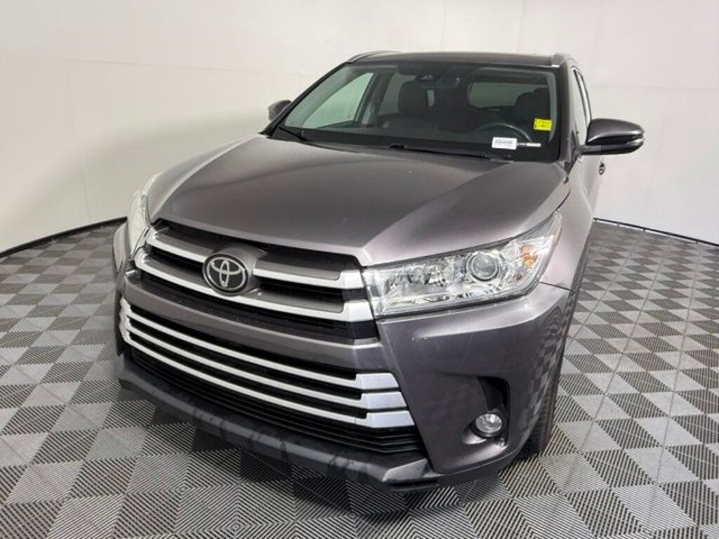 Used 2019 Toyota Highlander XLE V6 SUV