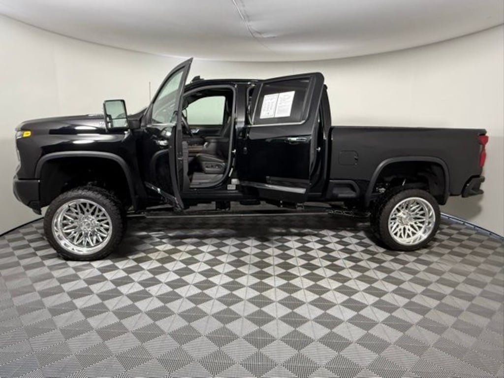 Used 2024 Chevrolet Silverado 2500 HD High Country Truck Crew Cab