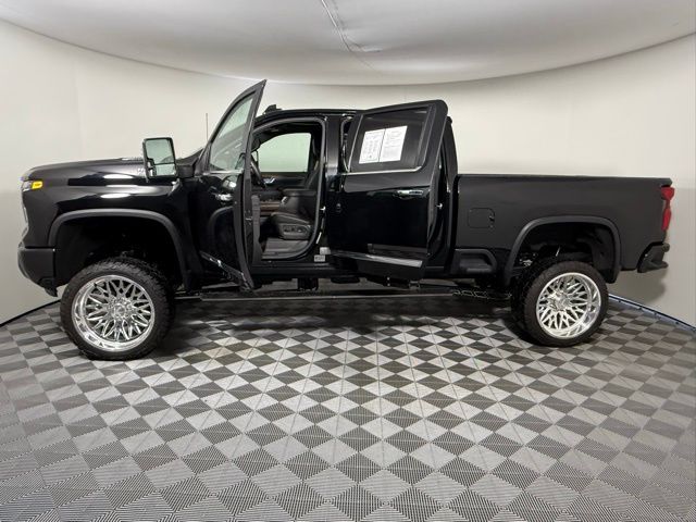 2024 Chevrolet Silverado 2500HD High Country photo 4
