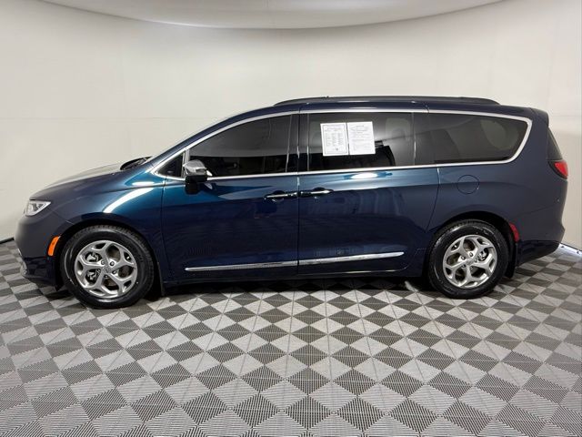 2023 Chrysler Pacifica Limited photo 3