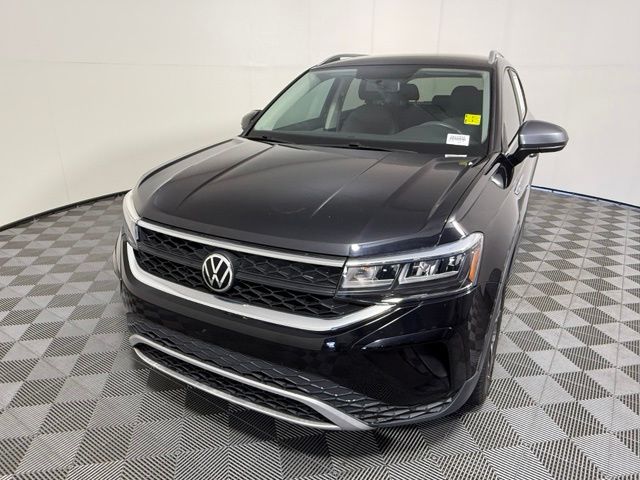 Used 2022 Volkswagen Taos SE with VIN 3VVRX7B26NM031186 for sale in Woodstock, GA