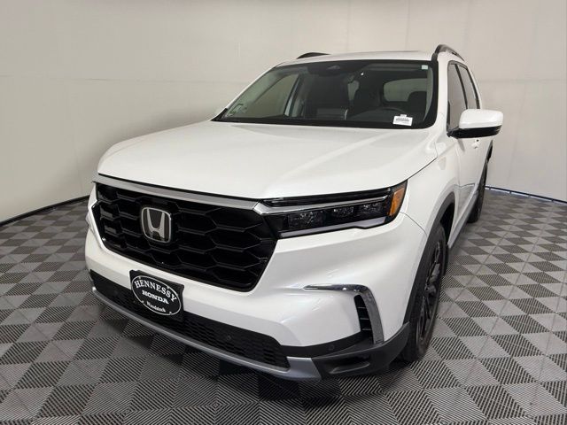 2025 Honda Pilot Touring photo 2