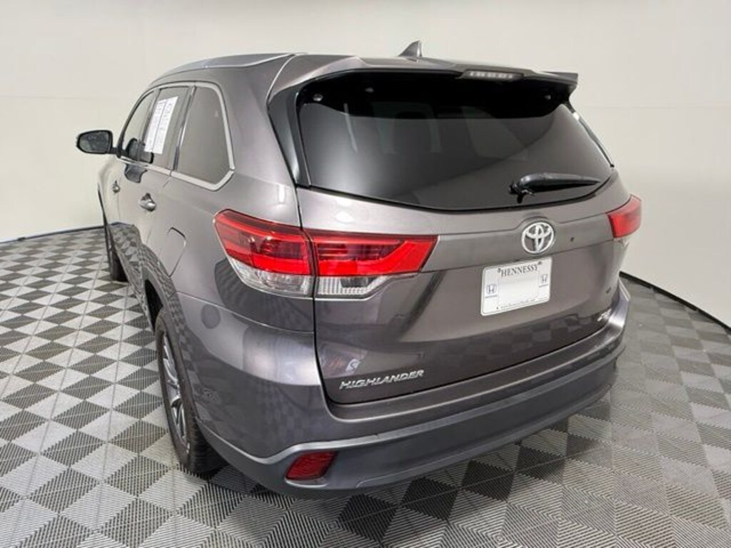 Used 2019 Toyota Highlander XLE V6 SUV