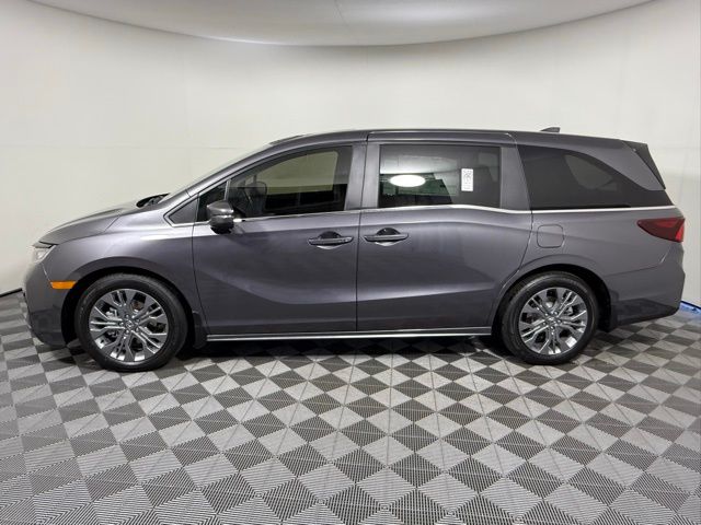 2026 Honda Odyssey Touring photo 3