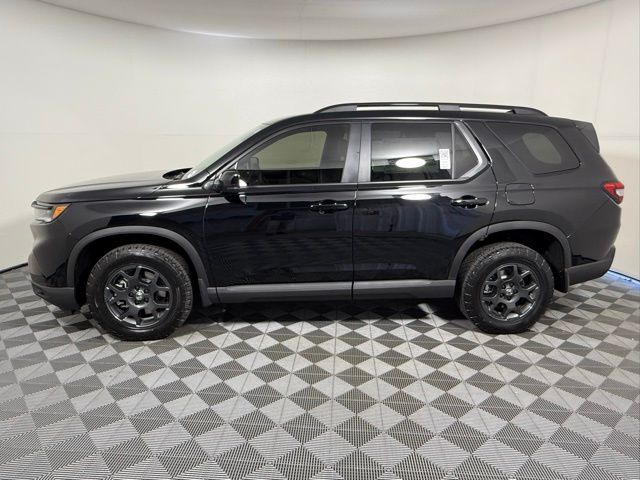 2025 Honda Pilot TrailSport photo 2
