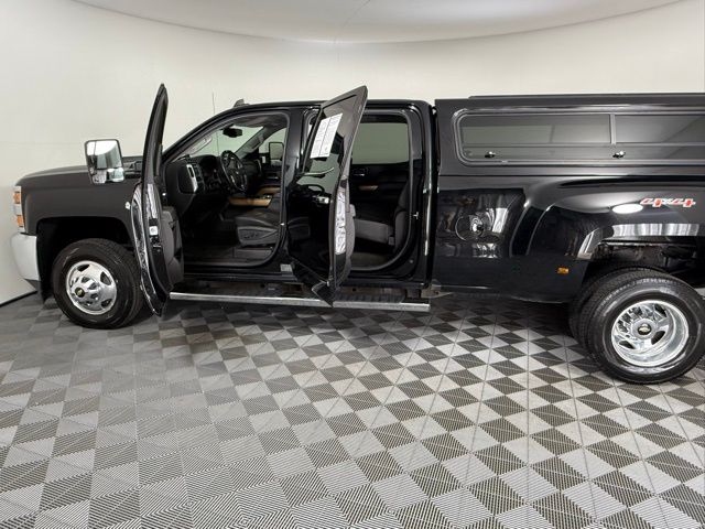 2016 Chevrolet Silverado 3500HD LTZ photo 4
