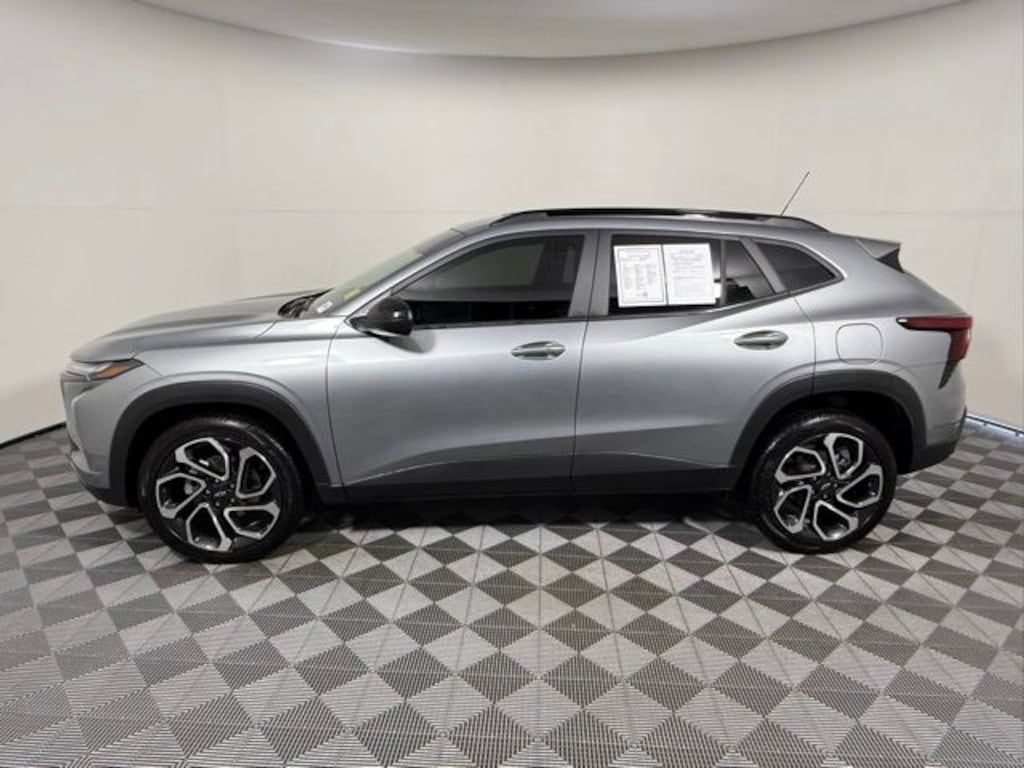 Used 2025 Chevrolet Trax 2RS SUV