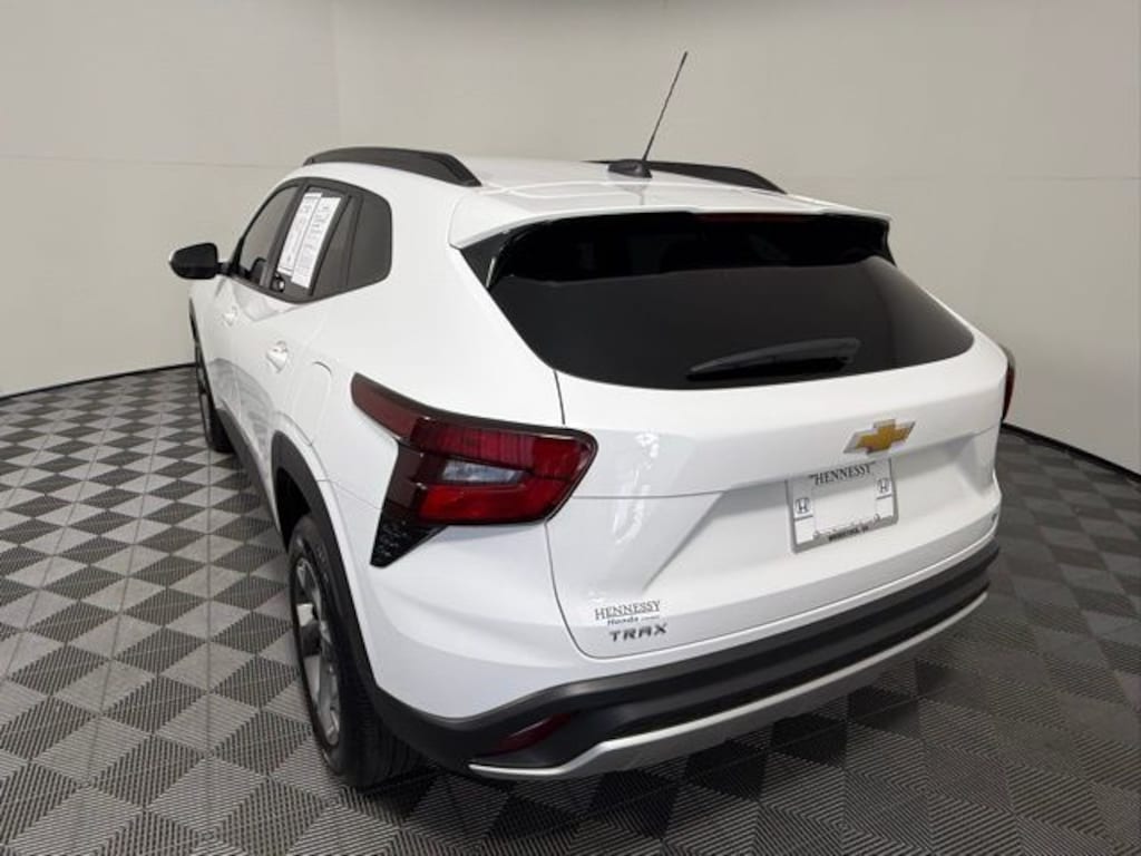 Used 2025 Chevrolet Trax LT SUV