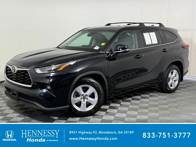 2023 Toyota Highlander LE FWD's photo