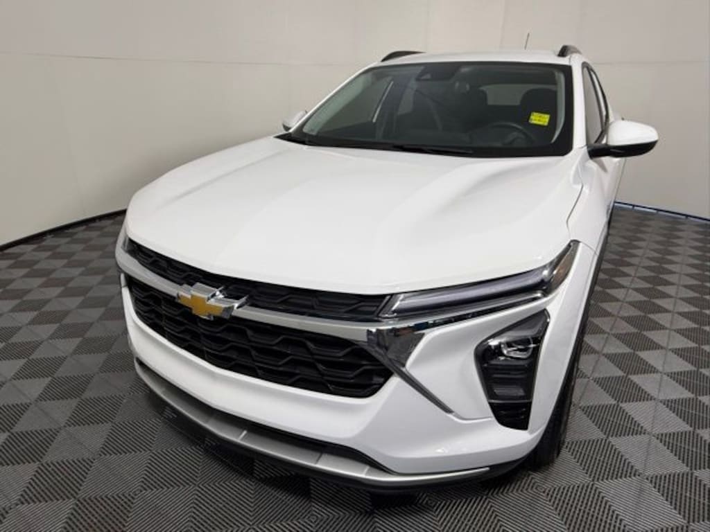 Used 2025 Chevrolet Trax LT SUV