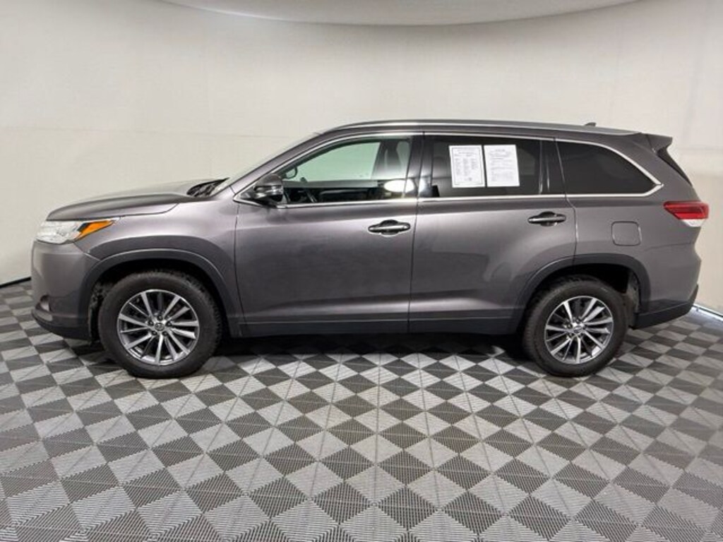 Used 2019 Toyota Highlander XLE V6 SUV