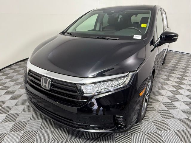 2023 Honda Odyssey Touring photo 2