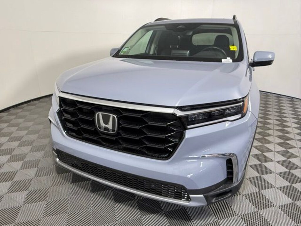 Used 2025 Honda Pilot Touring SUV