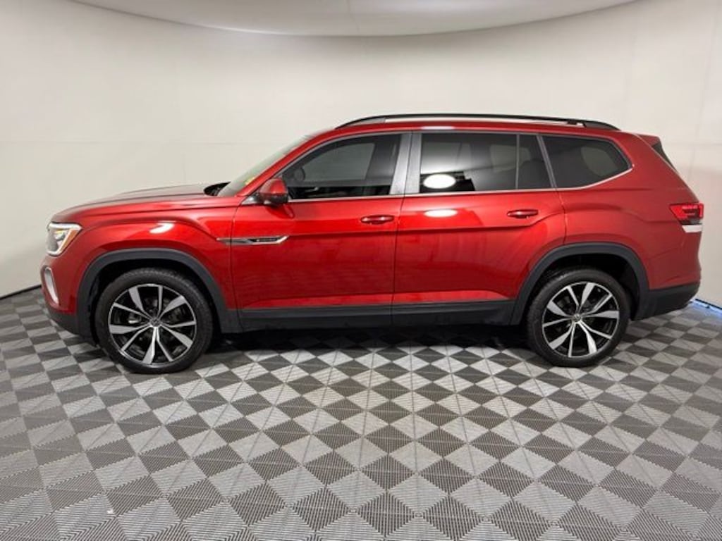Used 2024 Volkswagen Atlas 2.0T SE w/Technology SUV