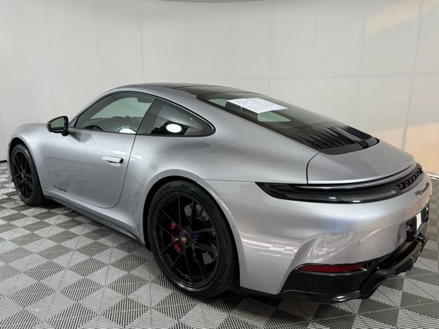 2026 Porsche 911 GTS photo 4