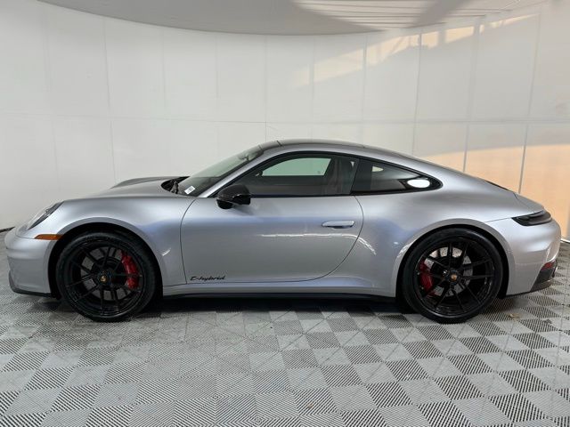 2026 Porsche 911 GTS photo 3