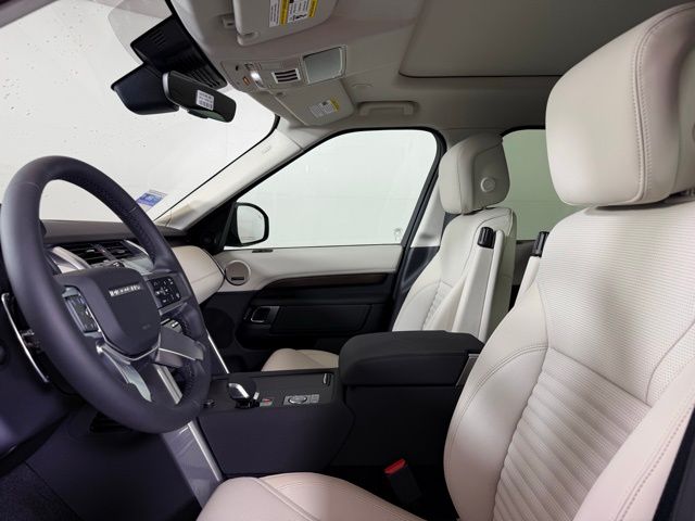 2025 Land Rover Discovery P300 S photo 4