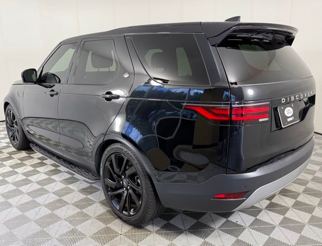 2023 Land Rover Discovery S photo 3
