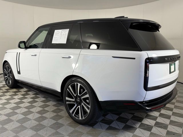 2023 Land Rover Range Rover SE photo 4