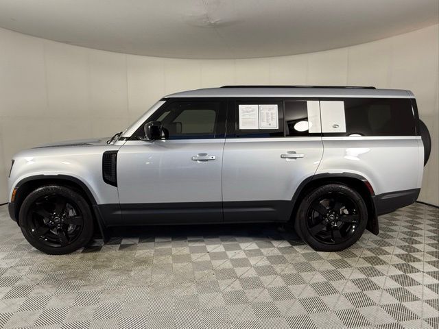 2024 Land Rover Defender 130 S photo 2