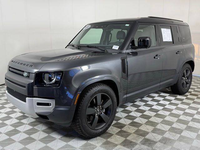 2024 Land Rover Defender 110 S photo 2