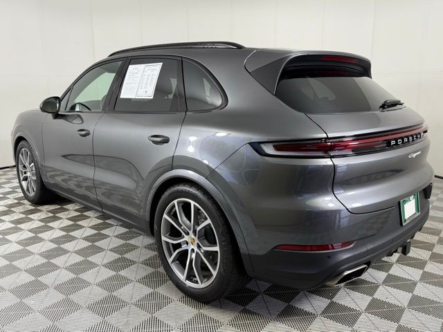 2024 Porsche Cayenne photo 4