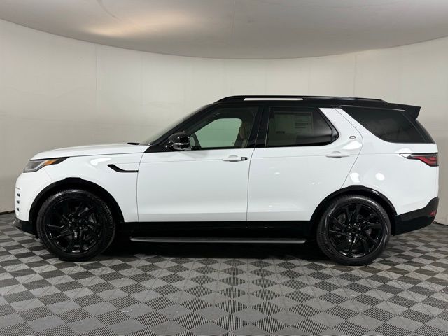 2025 Land Rover Discovery P300 Dynamic SE photo 3