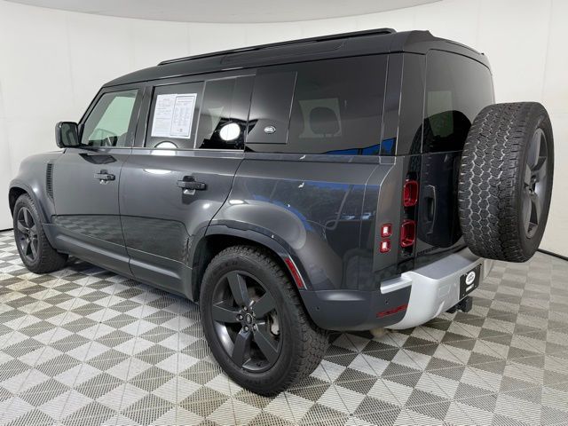 2024 Land Rover Defender 110 S photo 4
