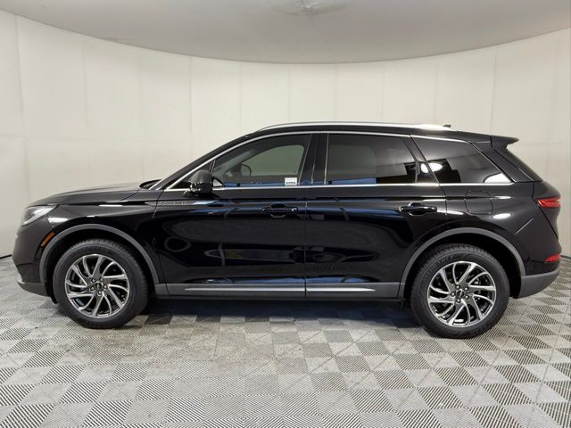 2021 Lincoln Corsair Standard photo 2