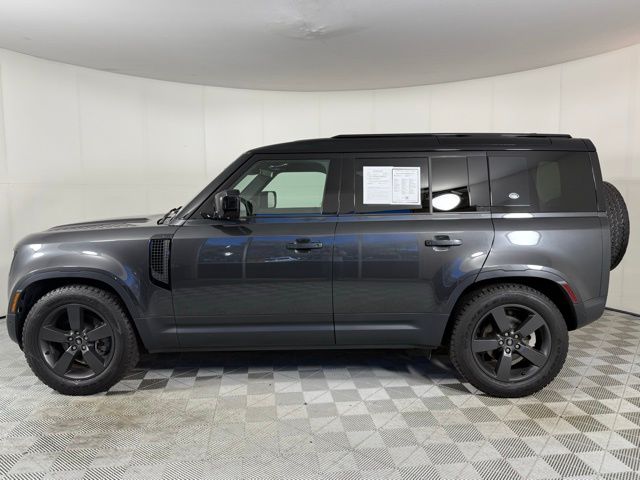 2024 Land Rover Defender 110 S photo 3