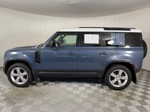 2022 Land Rover Defender 110 S photo 3