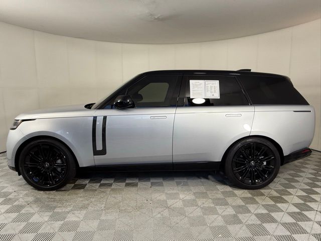 2025 Land Rover Range Rover SE photo 2