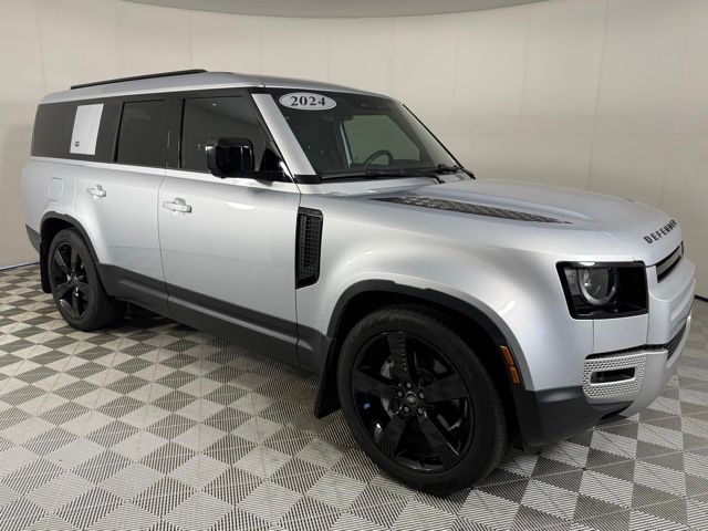 2024 Land Rover Defender 130 S photo 3