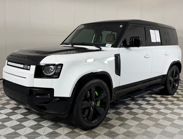 2025 Land Rover Defender 110 X-Dynamic SE photo 2