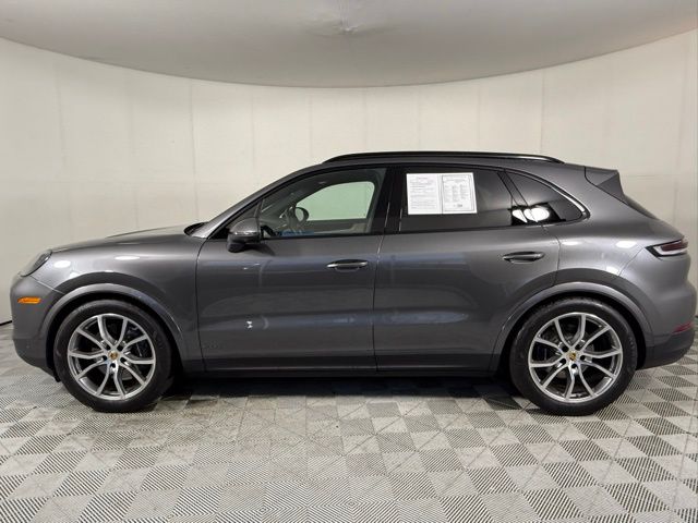 2024 Porsche Cayenne photo 3