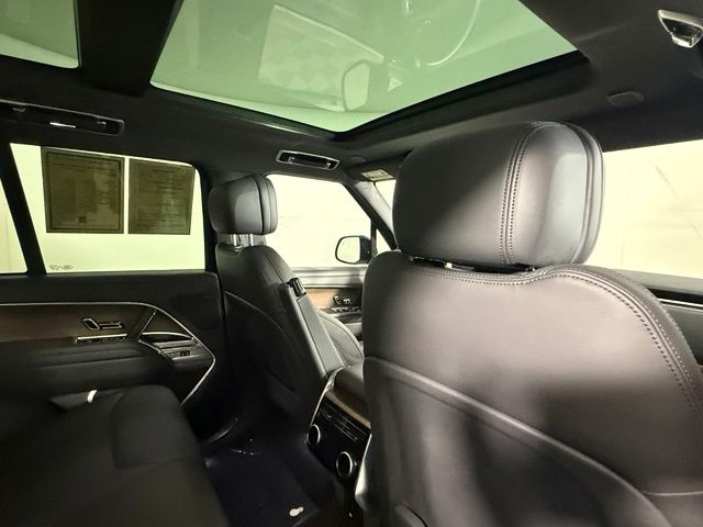 2025 Land Rover Range Rover SE - Photo 30