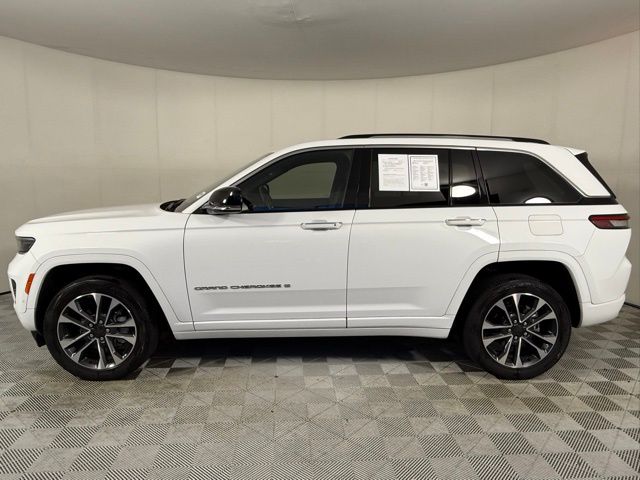 2022 Jeep Grand Cherokee Overland photo 3