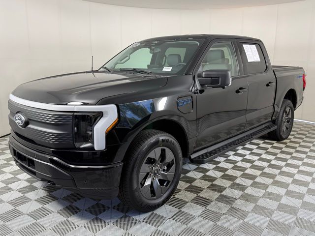 2025 Ford F-150 Lightning photo 2