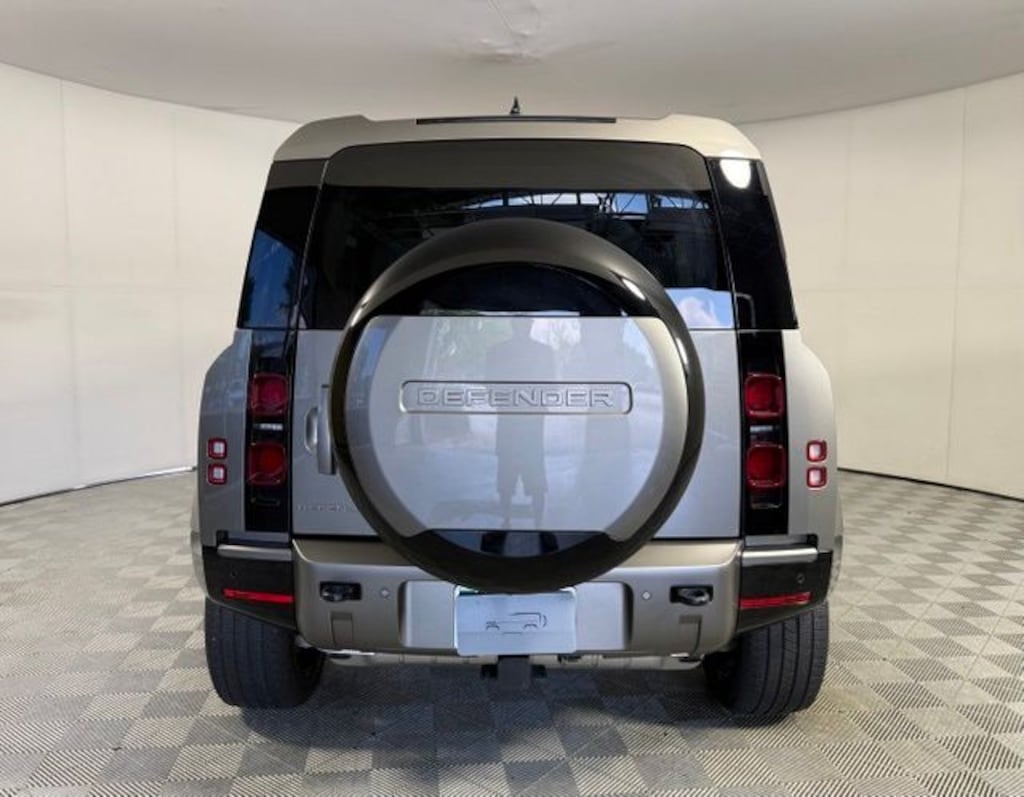 Used 2025 Land Rover Defender 110 X-Dynamic SE SUV