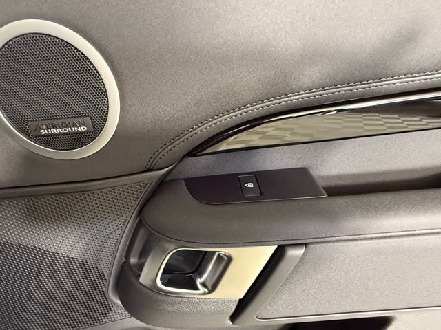 2025 Land Rover Discovery S - Photo 34