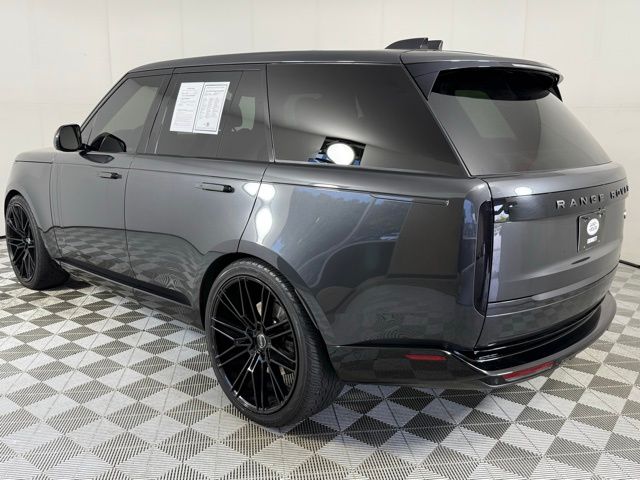 2023 Land Rover Range Rover SE photo 2