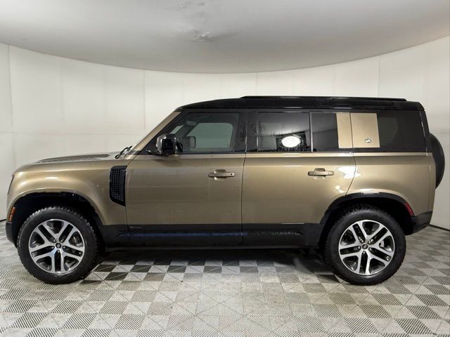 2021 Land Rover Defender 110 X-Dynamic SE photo 3