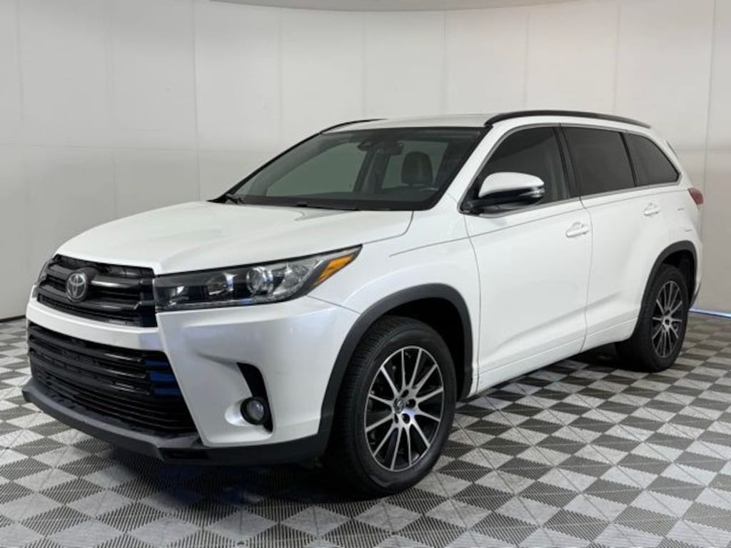 Used 2018 Toyota Highlander XLE V6 SUV