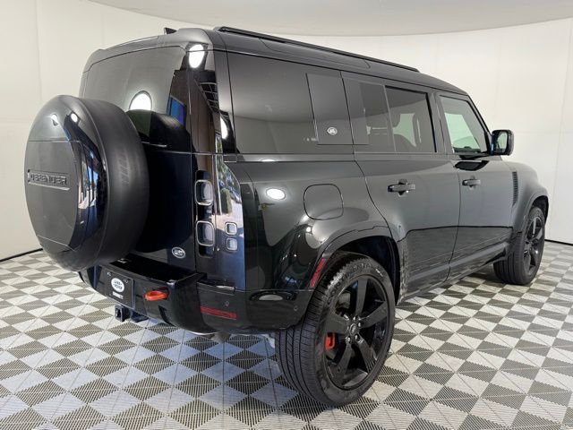 2023 Land Rover Defender 110 photo 3