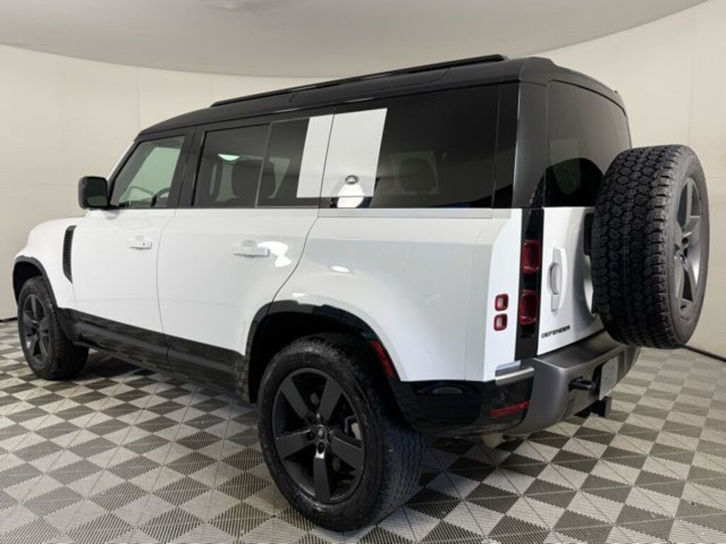 Used 2024 Land Rover Defender 110 X-Dynamic SE SUV
