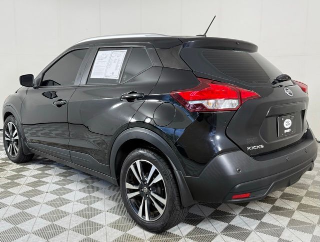 2020 Nissan Kicks SV photo 3