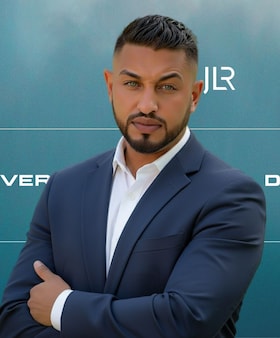 Staff member Sam Mohammadi from ID_28635c57cf89